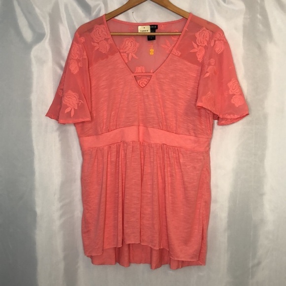 TORRID Short Sleeve Floral Lace Coral Top Size 0 (M) - Picture 2 of 11